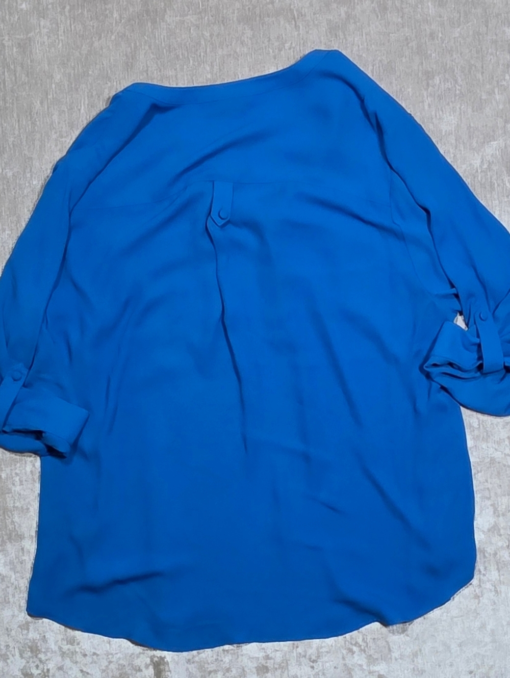 torrid Electric Blue V-Neck Roll Tab Sleeve Blouse - Picture 10 of 10
